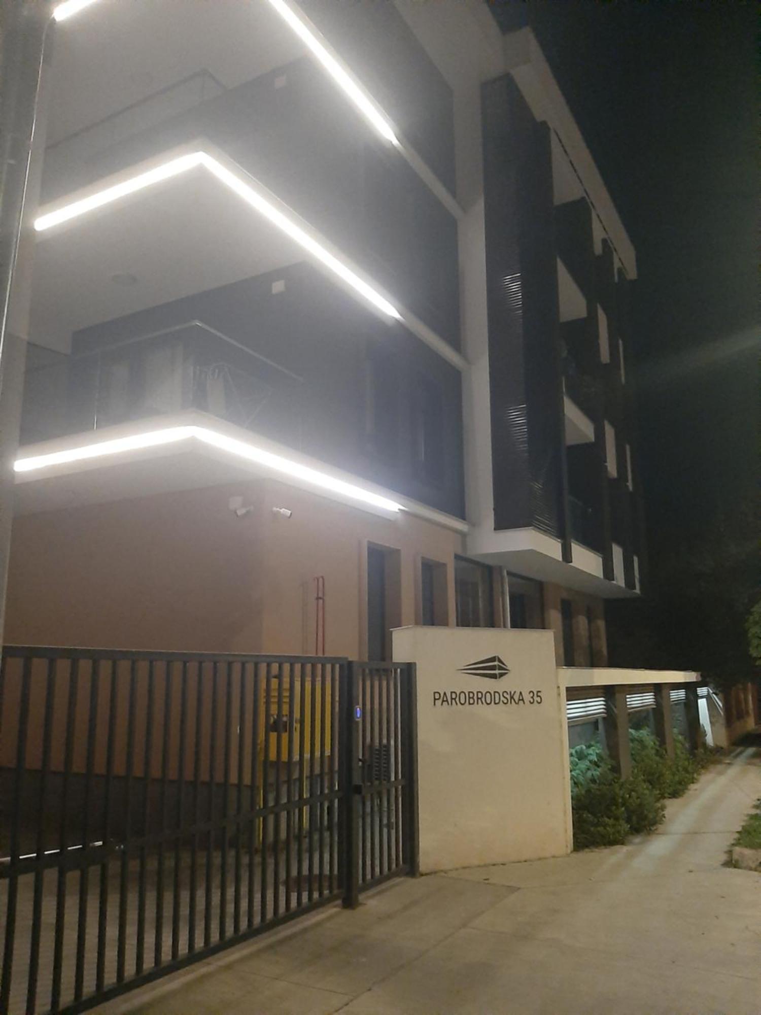 Viaggio I Parking Garaza Apartment